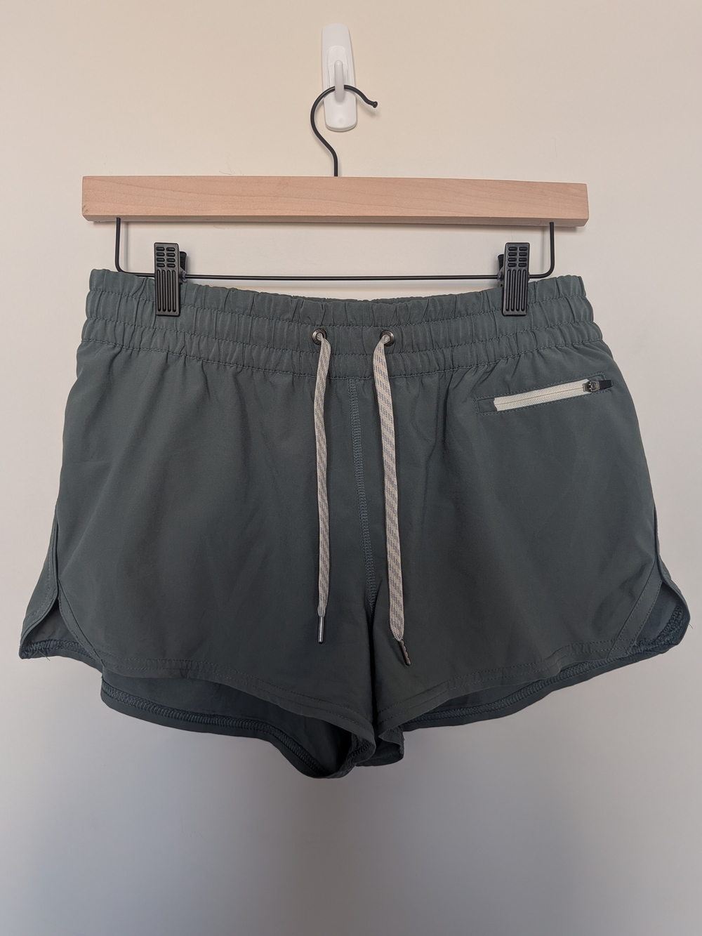 Vuori Athletic Shorts (Lined) — Women's Size M